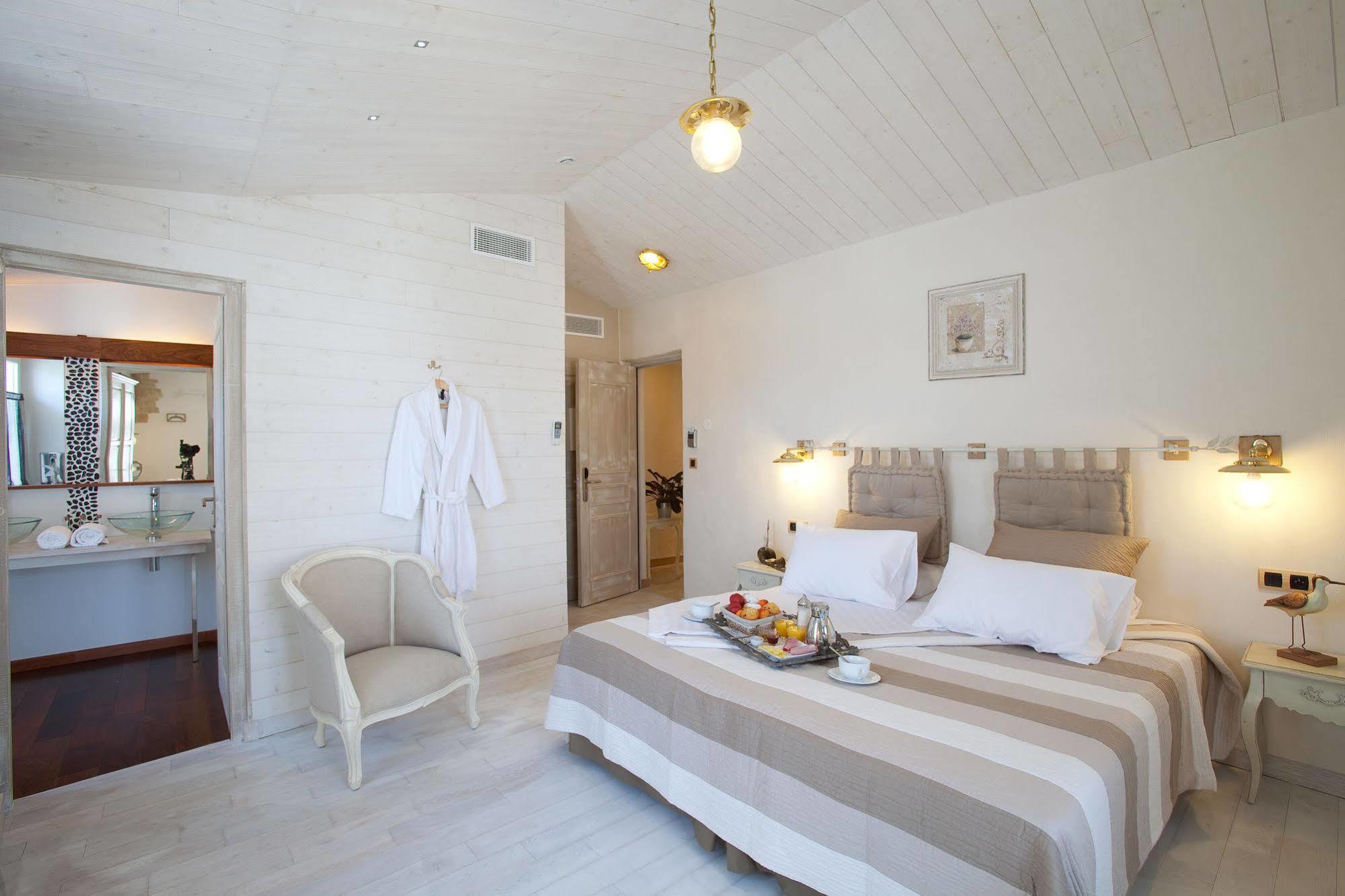 Chambre D'Hotes Hote Des Portes Ile De Re Les Portes-en-Re Εξωτερικό φωτογραφία